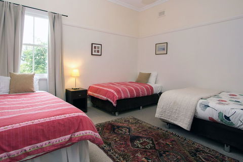 Lone Pine Farmhouse - Holiday Adelaide 5