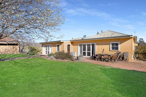 Lone Pine Farmhouse - Holiday Adelaide 1