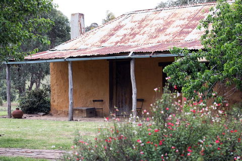 Lone Pine Farmhouse - Holiday Adelaide 2