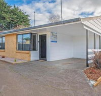 Elkie Villa 2 Bedroom Unit Burnie - Holiday Adelaide