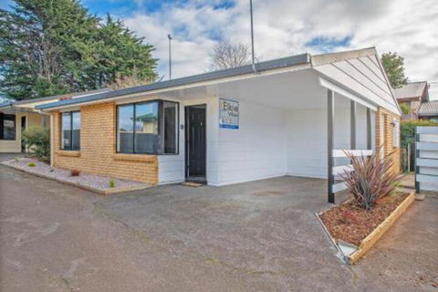 Elkie Villa 2 Bedroom Unit Burnie - Holiday Adelaide 0