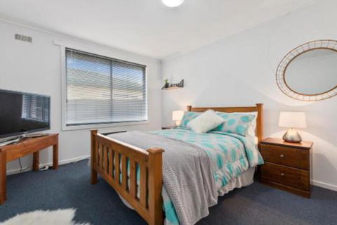 Elkie Villa 2 Bedroom Unit Burnie - Holiday Adelaide 2