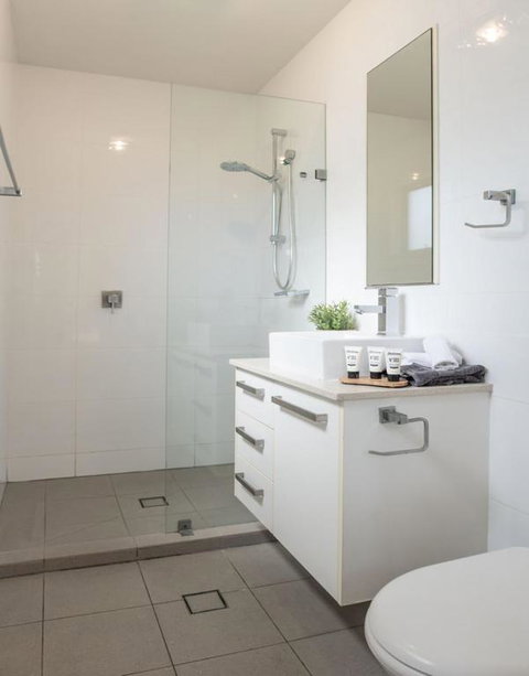 Noosaville Hideaway - Holiday Adelaide 2