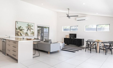 Noosaville Hideaway - Holiday Adelaide 3