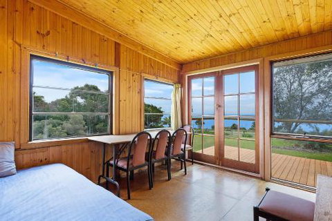 98 Ocean Parade Rustic Log Cabin - Holiday Adelaide 4