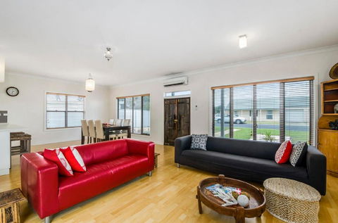 Zaahira House - Holiday Adelaide 4