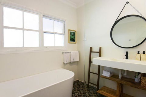 Myrtle Tree Lodge Leaves Kangaroo Valley - Holiday Adelaide 4