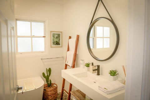 Myrtle Tree Lodge Leaves Kangaroo Valley - Holiday Adelaide 3