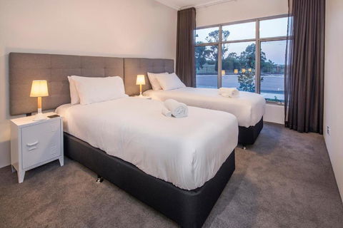 Cabots Click - Holiday Adelaide 1