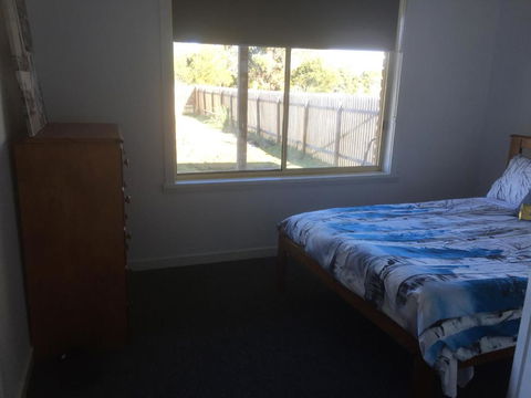 At HOME On HOLMES - Holiday Adelaide 3