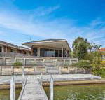 Pelican Brief relaxing canal frontage - Holiday Adelaide