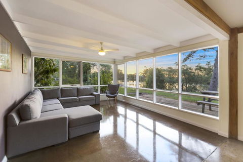 Bluff View River House Stunning Riverfront - Holiday Adelaide 6