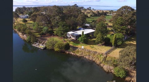 Bluff View River House Stunning Riverfront - Holiday Adelaide 2