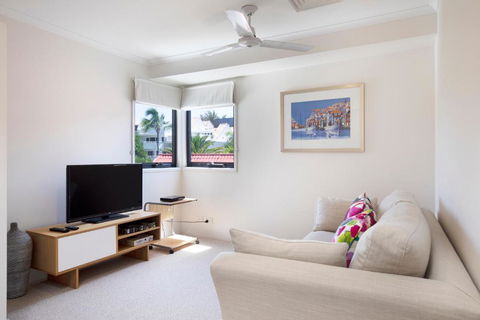 Wake Up To Ocean Views In Stylish Comfort - Holiday Adelaide 3