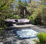 Sunset on Birubi pet friendly air con water views WIFI  outdoor spa