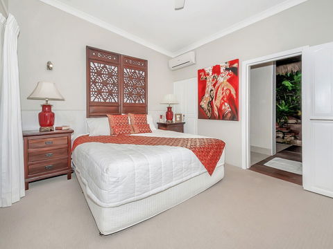 Unique Tropical Rainforest Getaway - Holiday Adelaide 6