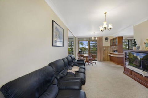 Caesars Palace 4 - Holiday Adelaide 0