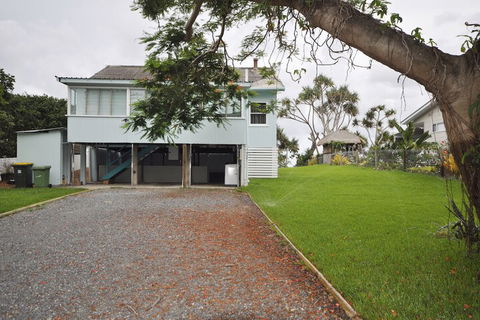 Golden Sands At Beachmere - Holiday Adelaide 1