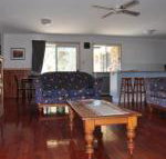 23 Carlo Road Lowset family home within walking distance to the shopping centre. Pet friendly - Holiday Adelaide