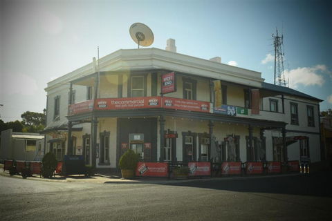 Commercial Hotel Morgan - Holiday Adelaide 1
