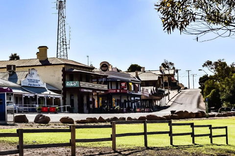Commercial Hotel Morgan - Holiday Adelaide 5