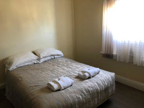 Commercial Hotel Morgan - Holiday Adelaide 6
