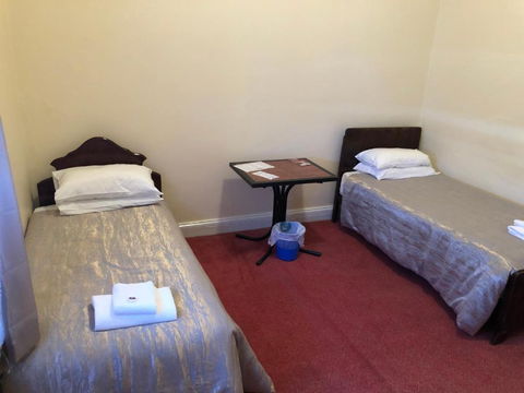 Commercial Hotel Morgan - Holiday Adelaide 4