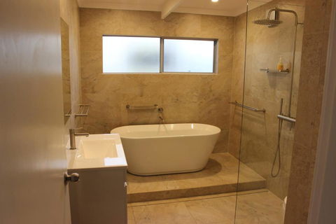 Hidden Oasis Pet Friendly In Anna Bay - Holiday Adelaide 6
