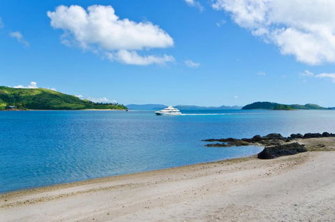 Yacht Club Villa 33 Serenity 4 Bedroom 4 Bathroom House Ocean Views 2 Buggies - Holiday Adelaide 5