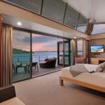 Yacht Club Villa 33 Serenity 4 Bedroom 4 Bathroom House Ocean Views 2 Buggies - Holiday Adelaide 0