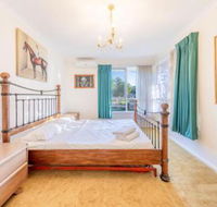 Doncaster Beautiful 4 Bedder walking to Westfield - Holiday Adelaide