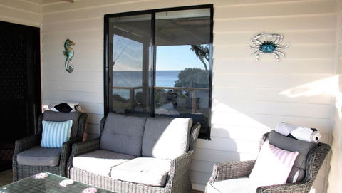 KINGFISHER COTTAGE Beachfront At The Binalong Bay - Holiday Adelaide 2