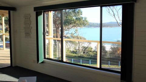KINGFISHER COTTAGE Beachfront At The Binalong Bay - Holiday Adelaide 5
