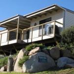 KINGFISHER COTTAGE Beachfront At The Binalong Bay - Holiday Adelaide 0