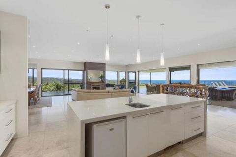 Mont Sapphire Luxury Estate - Holiday Adelaide 6