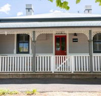 Red Door Cottage of Orange Heritage Home - Holiday Adelaide