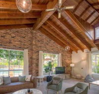 Luxurious Home on 5 Acres Close to CBD Sleeps 18 - Holiday Adelaide