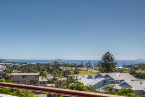 Coffs Jetty Beach House - Holiday Adelaide 1