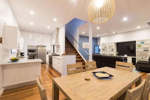 Coffs Jetty Beach House - Holiday Adelaide 5