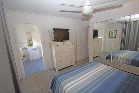 Paradise Waters No. 13 - Holiday Adelaide 3