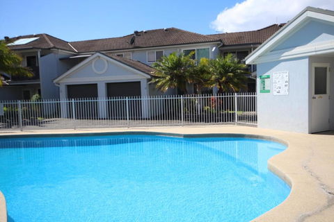 Paradise Waters No. 13 - Holiday Adelaide 1