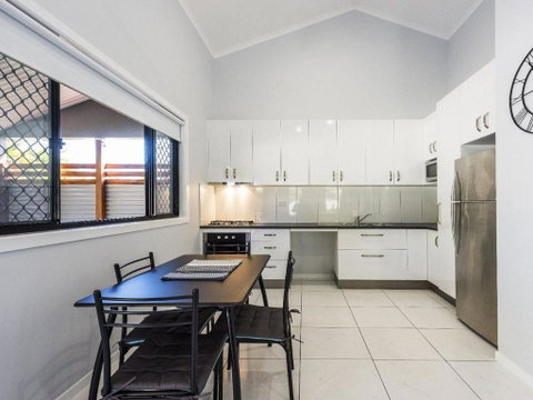 Tais Hideaway - Holiday Adelaide 3