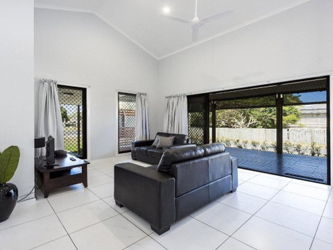 Tais Hideaway - Holiday Adelaide 2