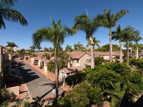 Apartments At 2 Landsborough - Holiday Adelaide 2