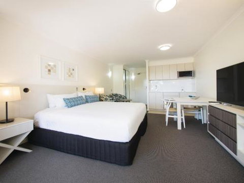 Apartments At 2 Landsborough - Holiday Adelaide 4