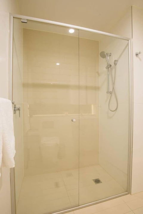 Roseberry Apartment For Travelling Couple In Green Square - Holiday Adelaide 2