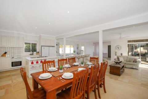 Bella House - Holiday Adelaide 0