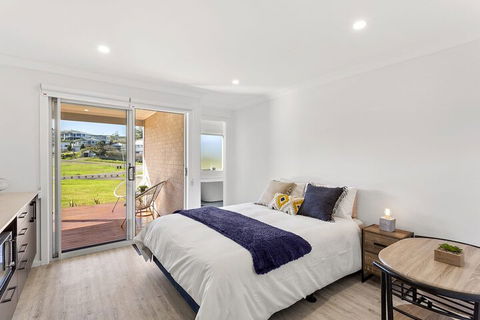Whale Studio 1a Ocean Street - Holiday Adelaide 5