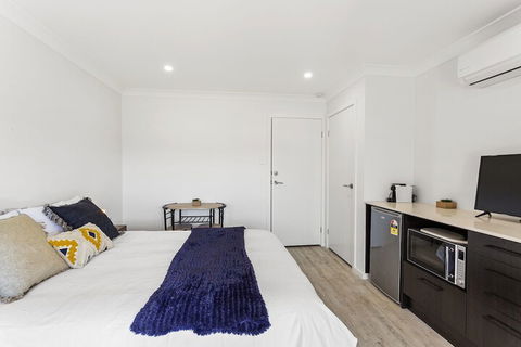 Whale Studio 1a Ocean Street - Holiday Adelaide 6