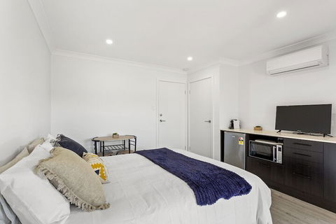 Whale Studio 1a Ocean Street - Holiday Adelaide 4